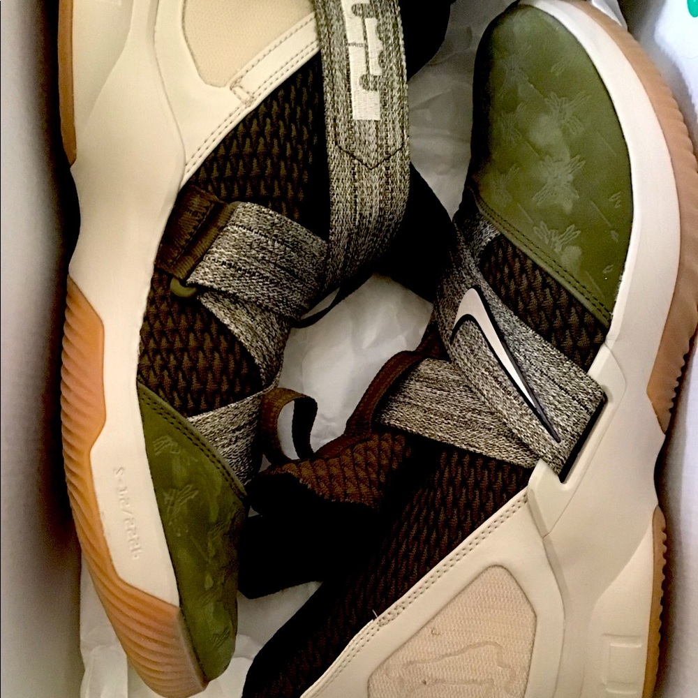Lebron Soldier XII size 10 Olive canvas/string